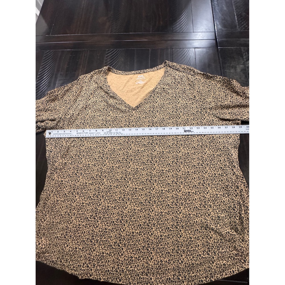 EVRI Everyday Tee Womens 4X Leopard Print Long Sleeve V-Neck Relaxed Fit Top - Picture 4 of 6
